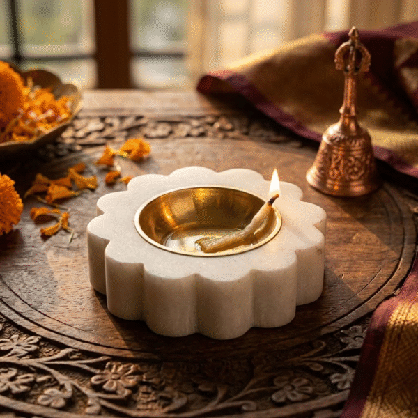 Scalloped Bloom Marble Tealight Holder